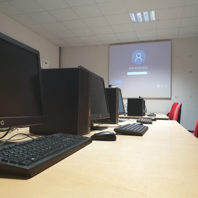 Abaco: nuova aula informatica