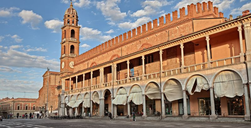 Faenza: come il tessuto commerciale interagisce con il parking