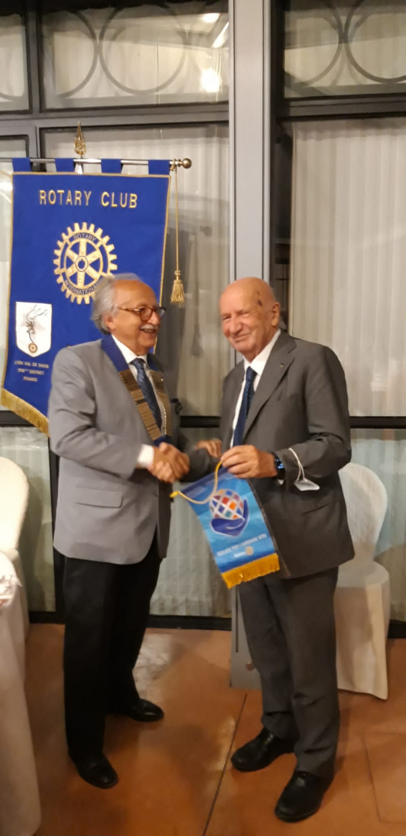 Il rag. Gallo premiato dal Rotary